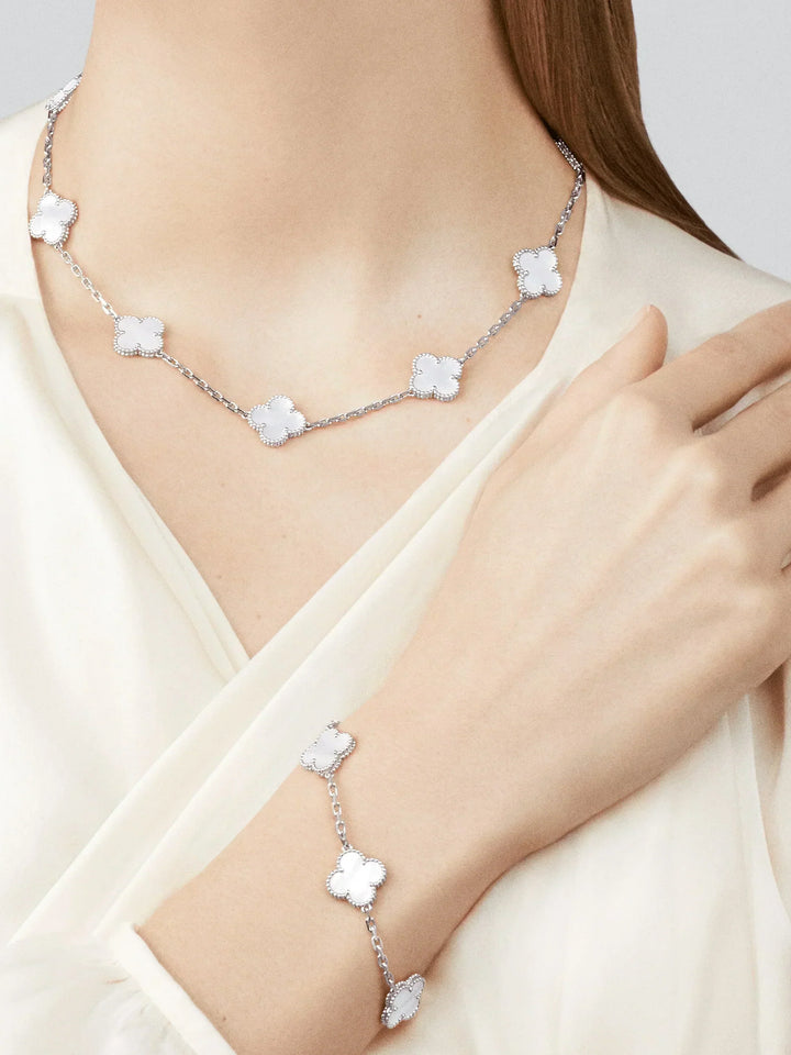 CLOVER | Ketting met 10 klavers Zilver