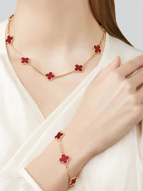 CLOVER | Ketting met 10 klavers Rood