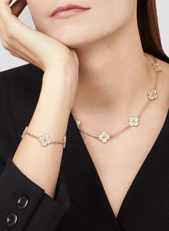 CLOVER | Ketting met 10 klavers Roze